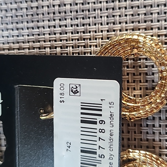 NINE WEST AND NAPIER FASHION JEWELRY EARRINGS BUNDLE OF 5 PIECES - Picture 9 of 11